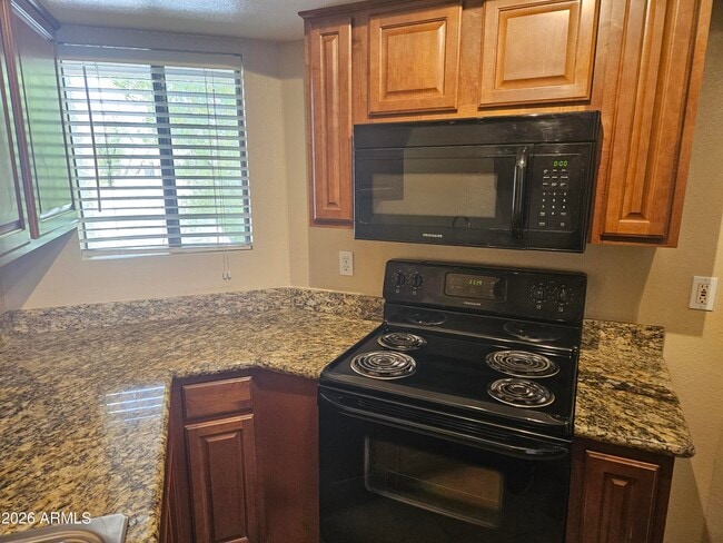 Building Photo - 835 N Granite Reef Rd