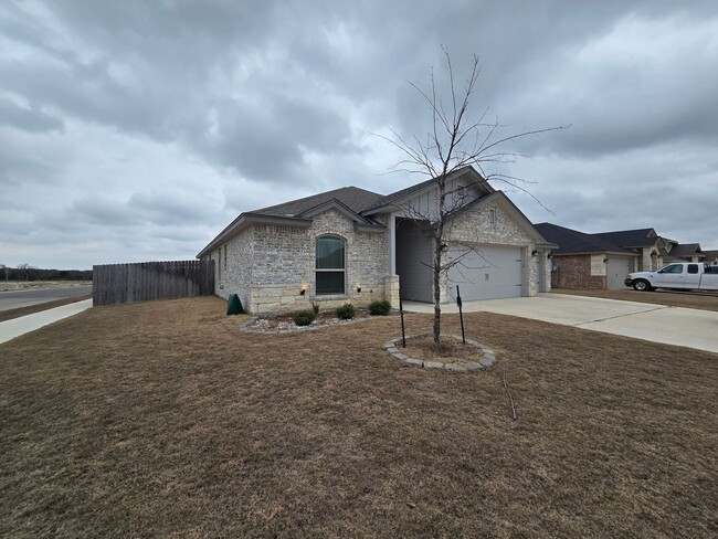 Foto del edificio - AVAILABLE NOW!