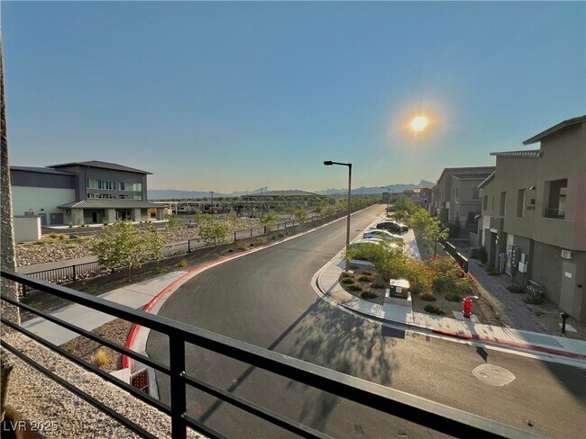 Building Photo - 600 Carriage Hill Dr