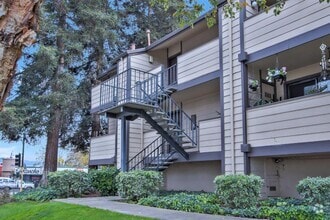 Building Photo - 256 Stonegate Cir