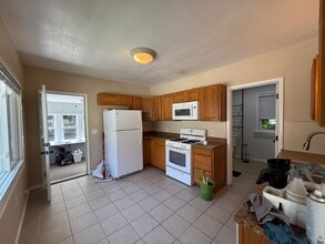 Building Photo - 918 Dayton St SW