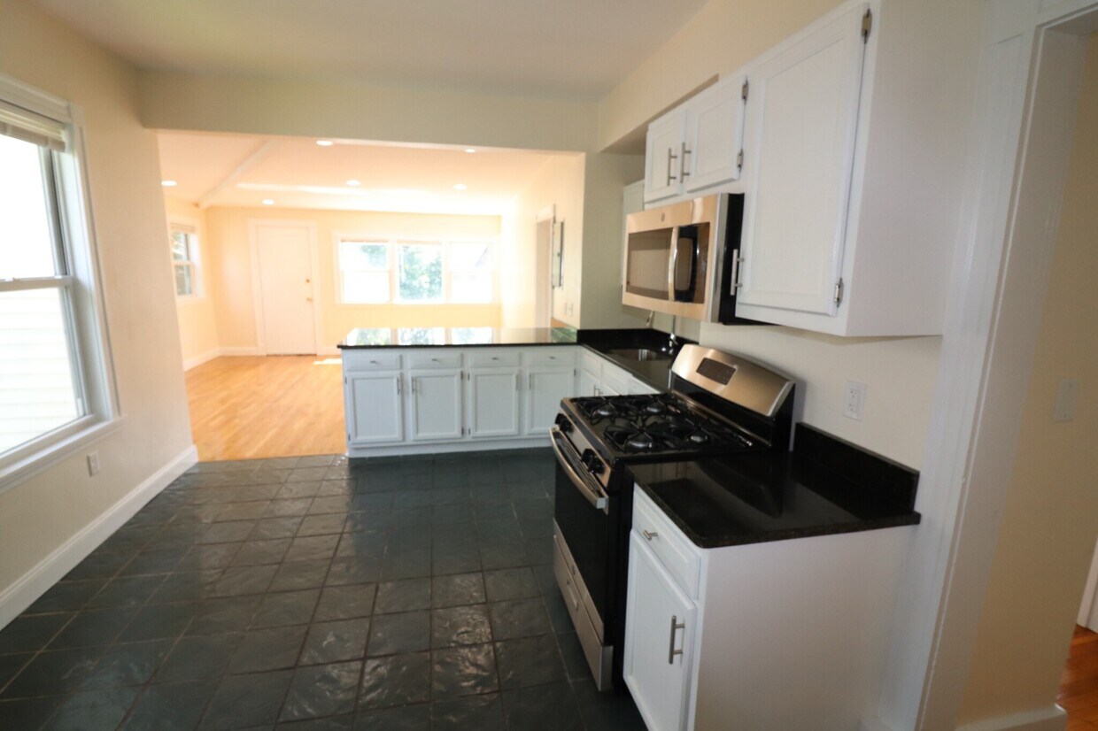 Foto principal - 2572 Massachusetts Ave