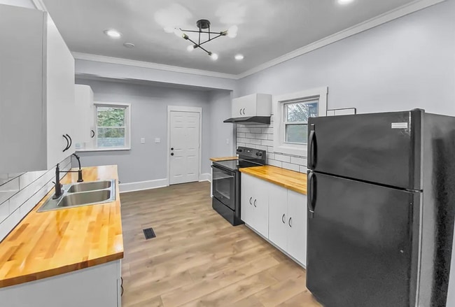 Building Photo - 2292 Bellfield Ave