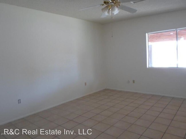 Building Photo - 2 br, 2 bath Apartment - 1104 N Wedgewood Dr