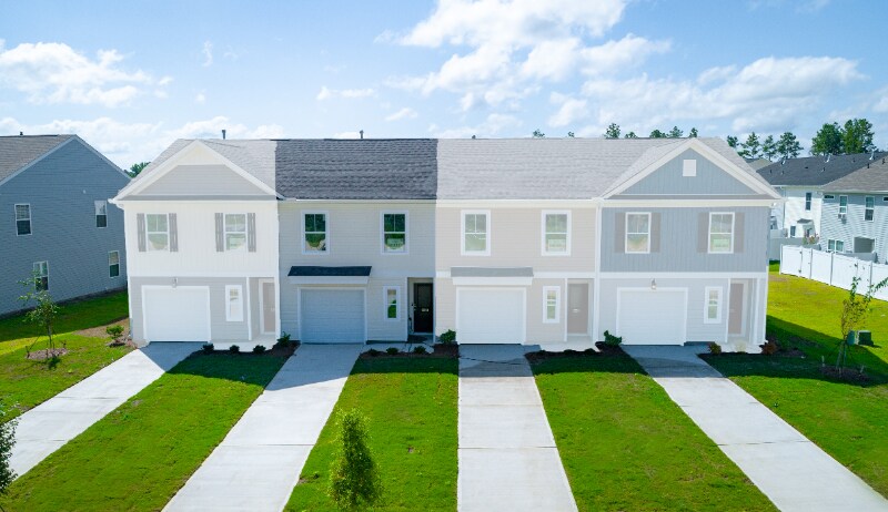 Foto principal - 203 Winding Chestnut Dr