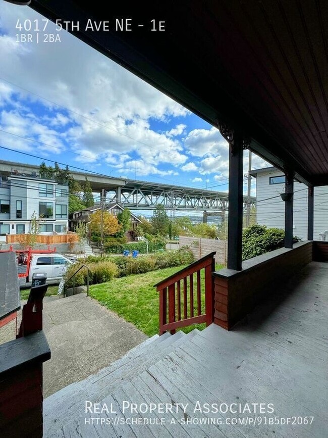 Foto del edificio - 4017 5th Ave NE