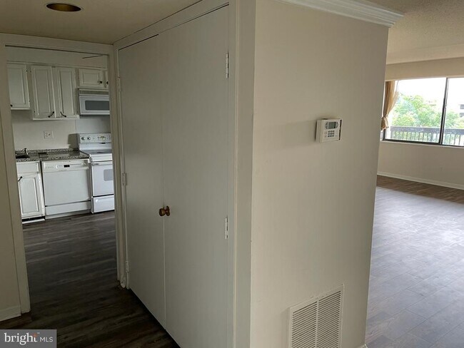 Building Photo - 3713 S George Mason Dr
