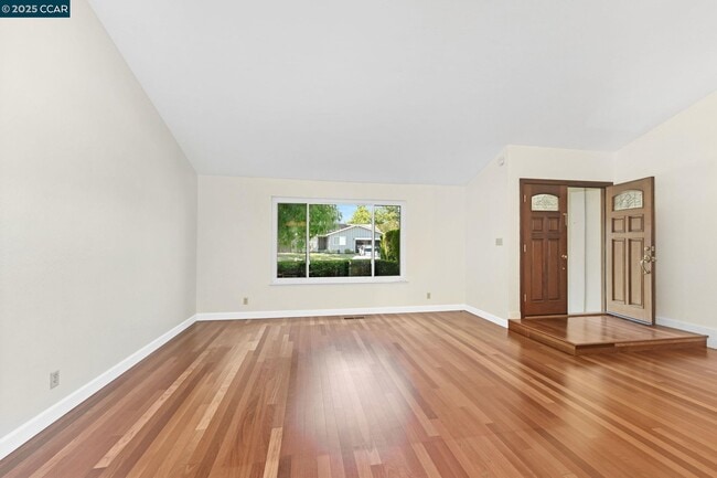 Building Photo - 94 St Beatrice Ct