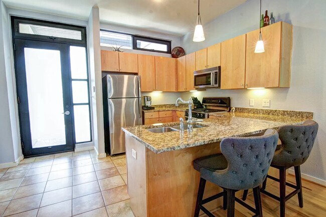 Building Photo - 119 W Maple Ave