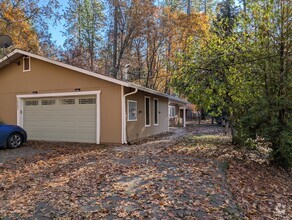 Building Photo - 16585 Leafwood Ct