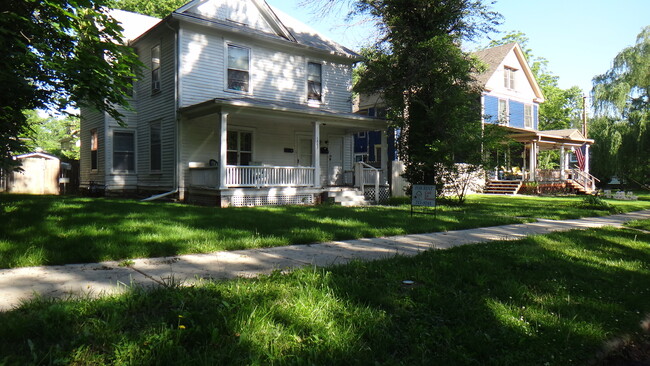 Front Yard & Porch - 1307 SW Mulvane St