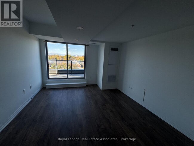 Photo du bâtiment - 408 Browns Line