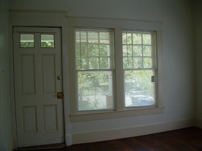 Foto del edificio - 5647 East Side Ave