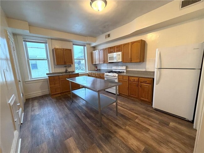 Building Photo - 90-16 Rockaway Beach Blvd