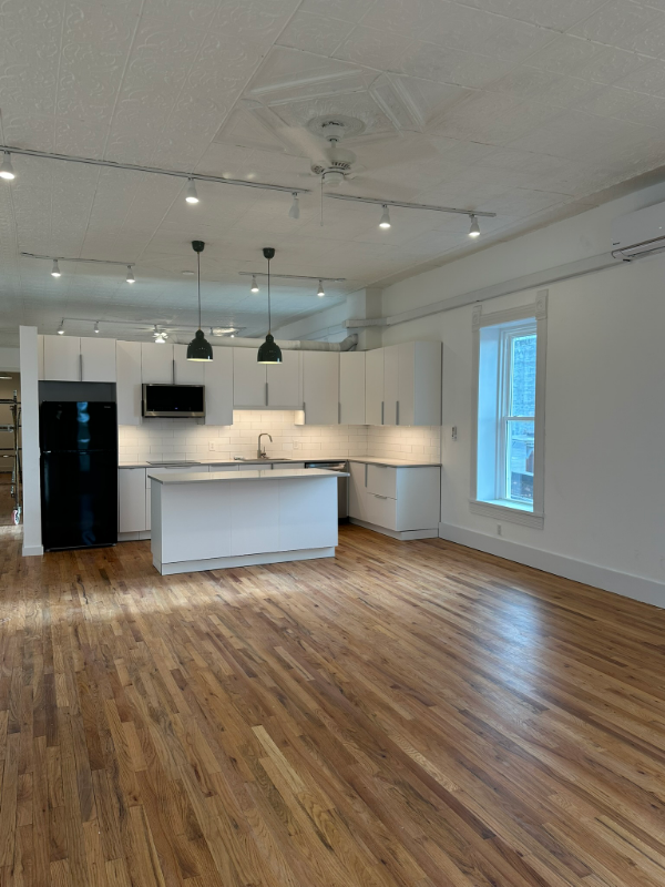 Foto principal - 204 W Washington St
