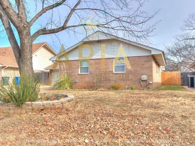 Building Photo - AMAZING 4 BEDROOM/2 BATH SINGLE FAMILY HOM...