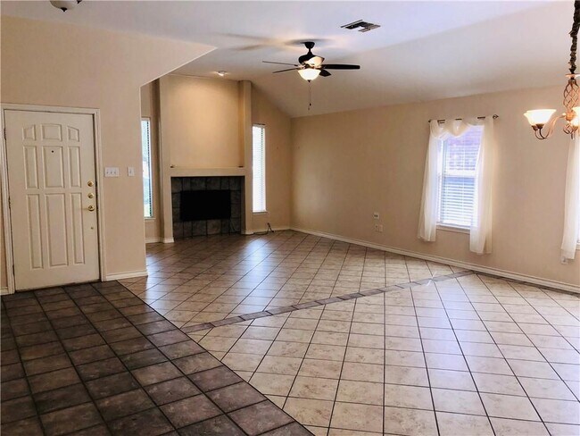 Building Photo - 1222 Meadowbrook Dr