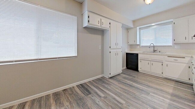 Building Photo - 577 Montebello Pl