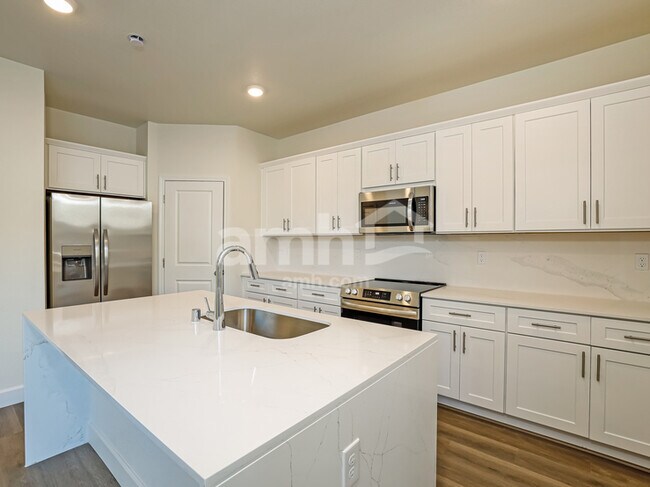 Building Photo - 6491 Enlightenment Dr