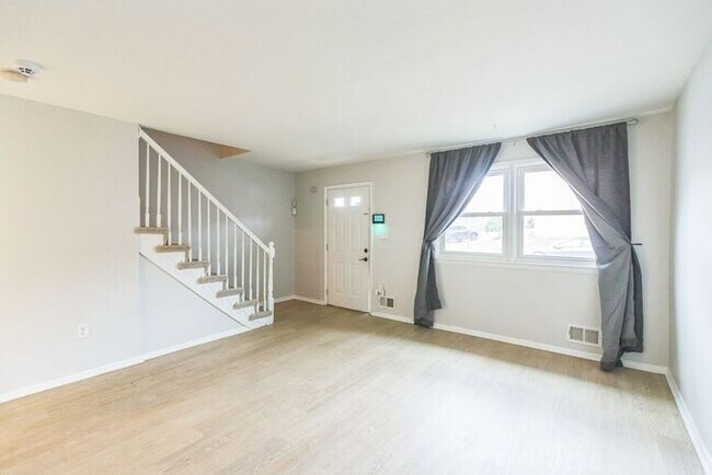Foto del edificio - 5170 Clacton Ave