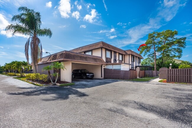 Building Photo - 2140 Sherwood Forest Blvd