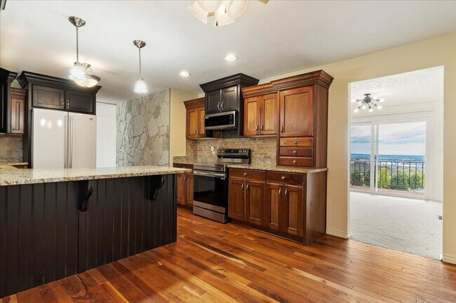 Foto del edificio - Perfect Family Home! 5 Beds, 3 Baths in Pl...
