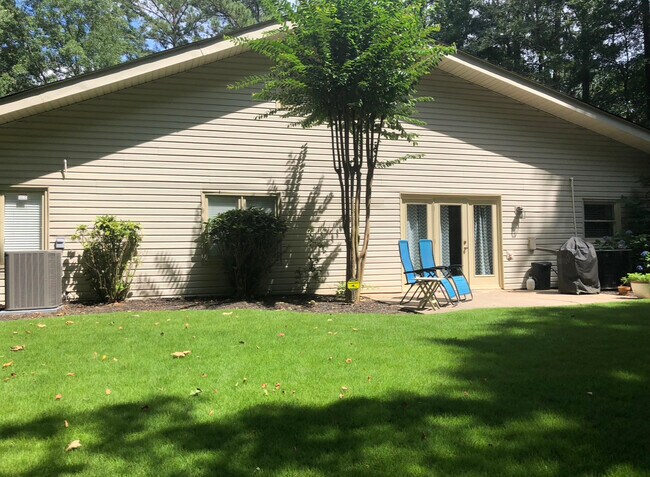 Building Photo - 1550 Huntingdon Trail