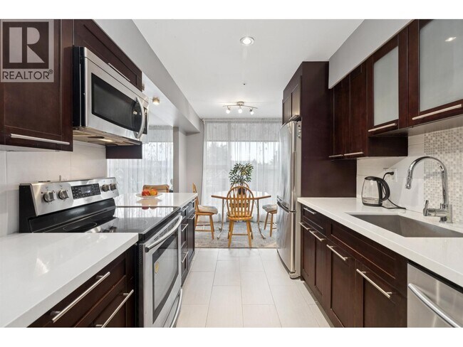 Photo du bâtiment - 7700 Gilbert Rd.