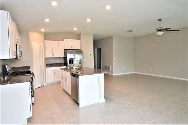 Foto del edificio - Like New 4 Bedroom Home