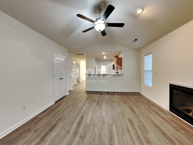 Foto del edificio - 164 Cameron Way Cir