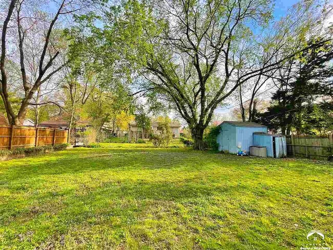 Foto del edificio - 1615 E 18th St