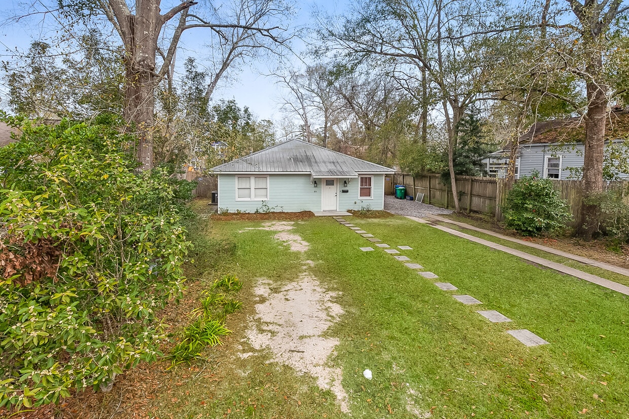 Primary Photo - 810 W 24th Ave