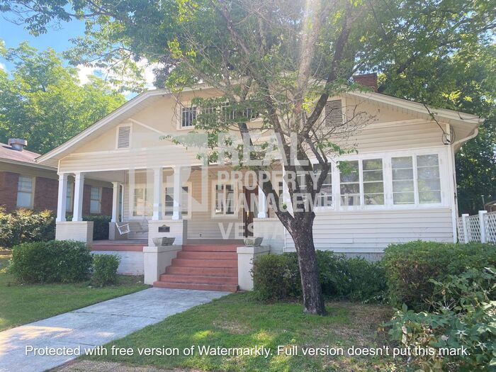 Primary Photo - Great Location in Historic Vineville