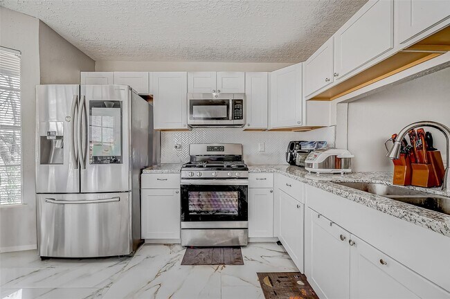 Foto del edificio - 9215 Golden Meadow Dr