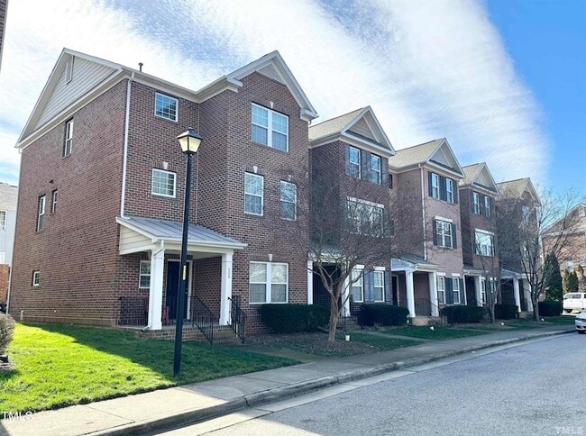 Building Photo - 606 Sawcut Ln