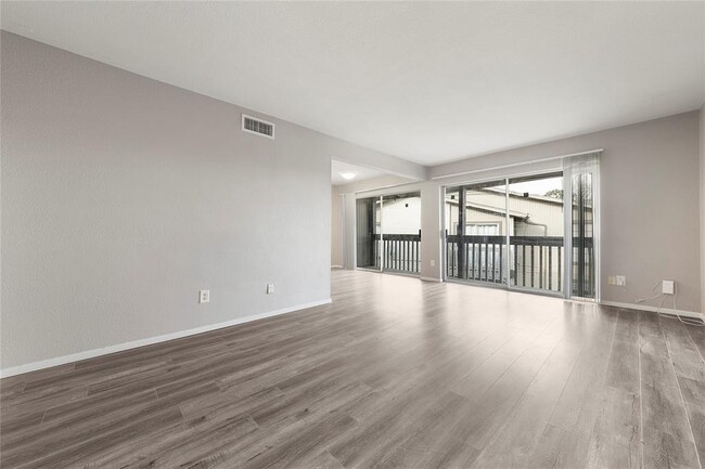 Building Photo - 2124 Burton Dr