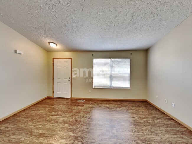 Building Photo - 398 Flat River Street