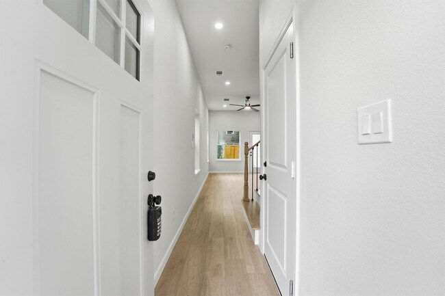 Foto del edificio - 4354 Clover St