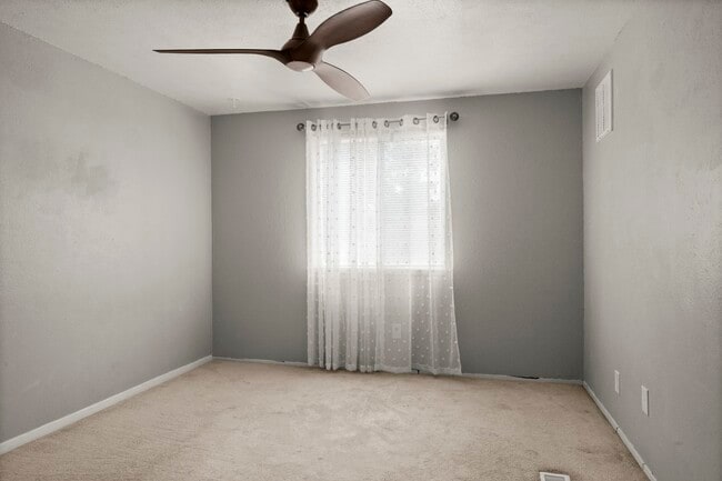Building Photo - 22722 Braken Carter Ln