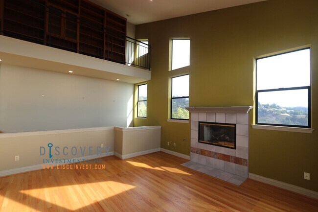 Foto del edificio - March Rent Free! Hiller Highlands Modern T...