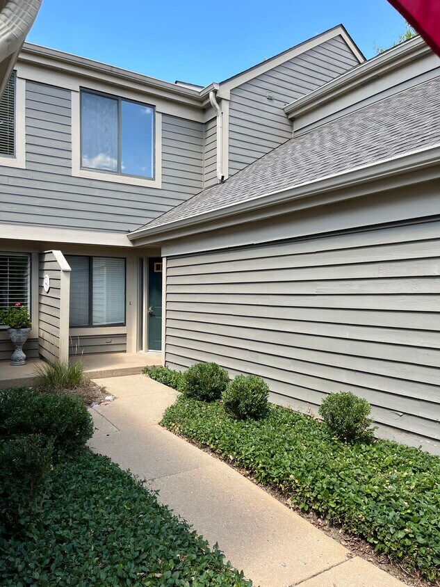 Área de la puerta de entrada - 378 White Oak Ln