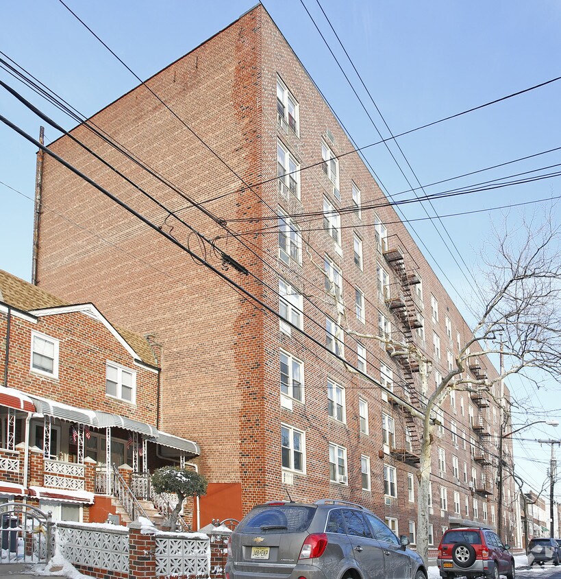 Building Photo - 2470 W 1st St