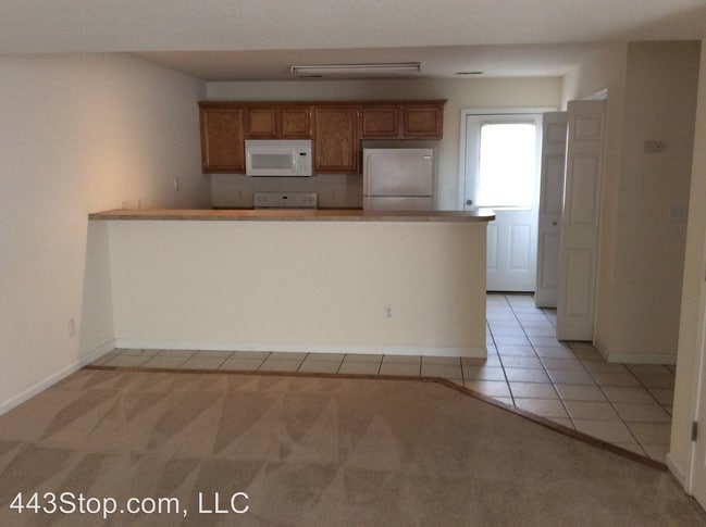 Building Photo - 5505-5507-5507 Volunteer Dr