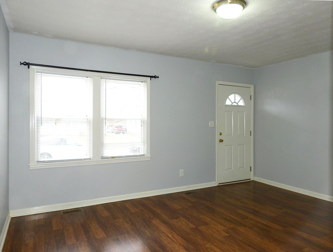 Building Photo - 6503 Evangeline Ave