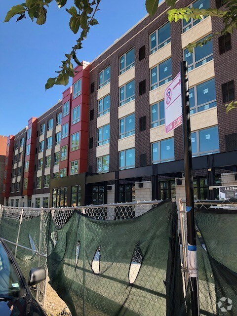 Equipo de lona de Chicago - McCrory Senior Apartments