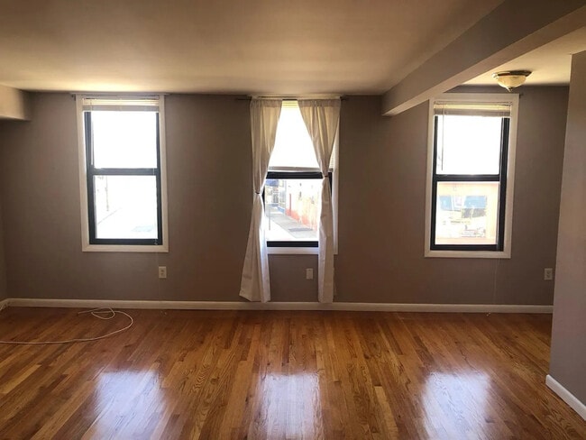 Building Photo - 25 Valley Rd