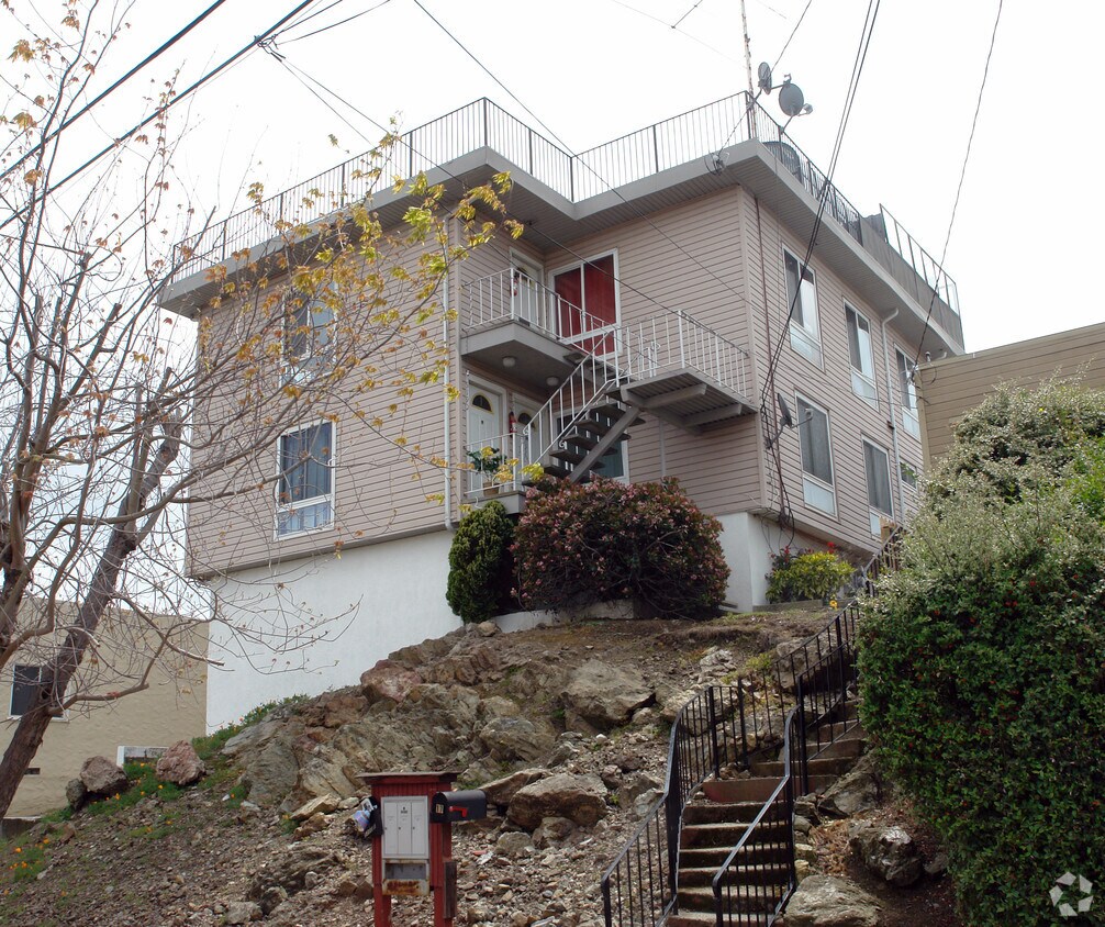 Primary Photo - 5200 Panama Ave