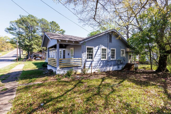 Building Photo - 1830DUPLEX