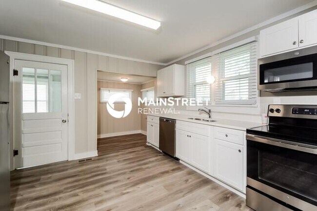 Foto del edificio - 4 Bedroom Pet-Friendly Home in CRYSTAL CITY, MO with Main Street Renewal