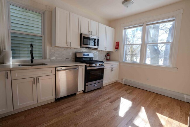Building Photo - 45 Gautier Ave